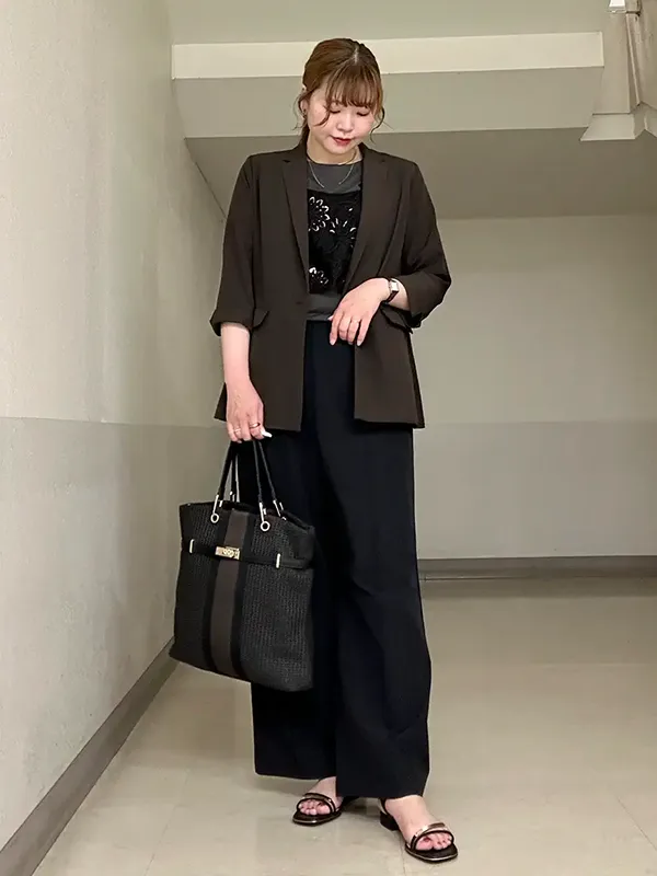 【ボトム】ジメッと暑い日をストレスなく過ごせる機能満載のワイドパンツ | 気温28度の服装