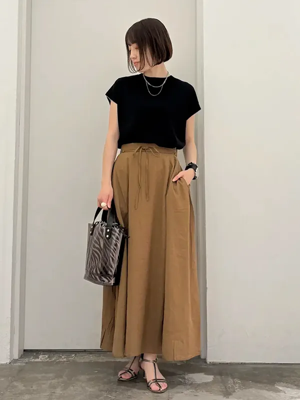 【ボトムス】接触冷感とデザイン性のあるフレアスカートでシンプルコーデも快適にこなれ感アップ | 気温28度の服装